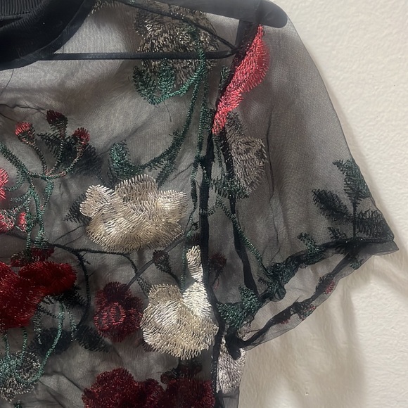 Small lace crop top - Picture 4 of 4